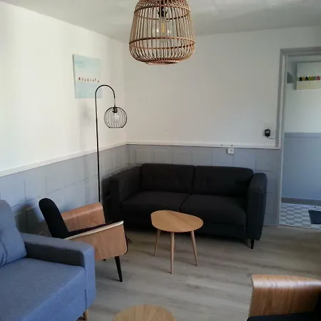 A 50m De La Par Chemin Pietonnier ! بيت للعطل Réville