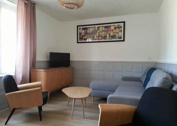 A 50m De La Par Chemin Pietonnier ! Reville