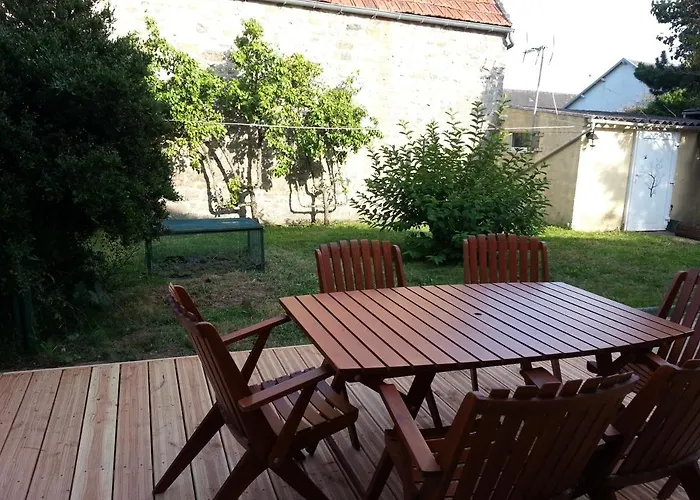 A 50m De La Par Chemin Pietonnier ! * Reville